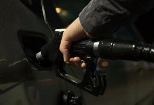 Filling up vehicle using petrol pump